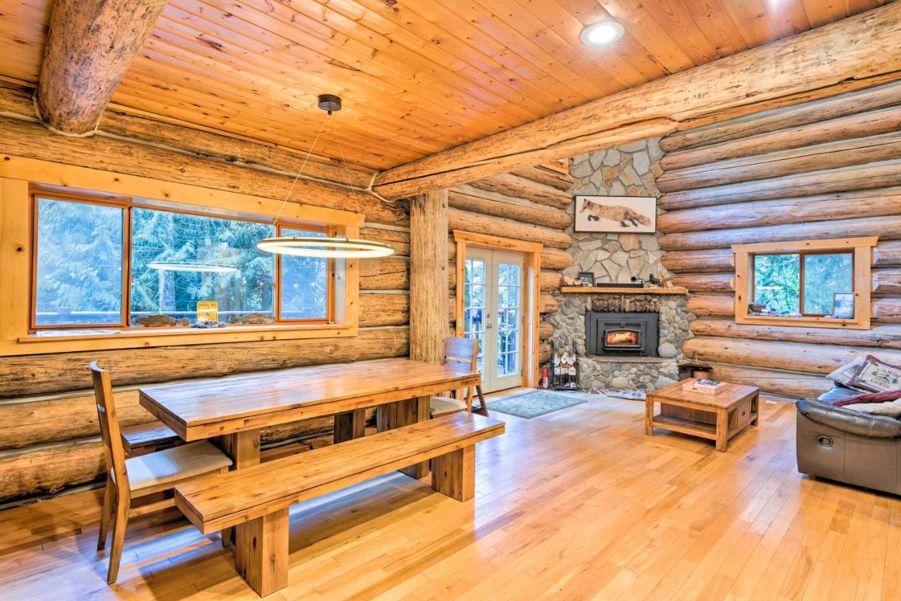 Riverfront Gold Bar Log Cabin Near Stevens Pass! Exterior photo