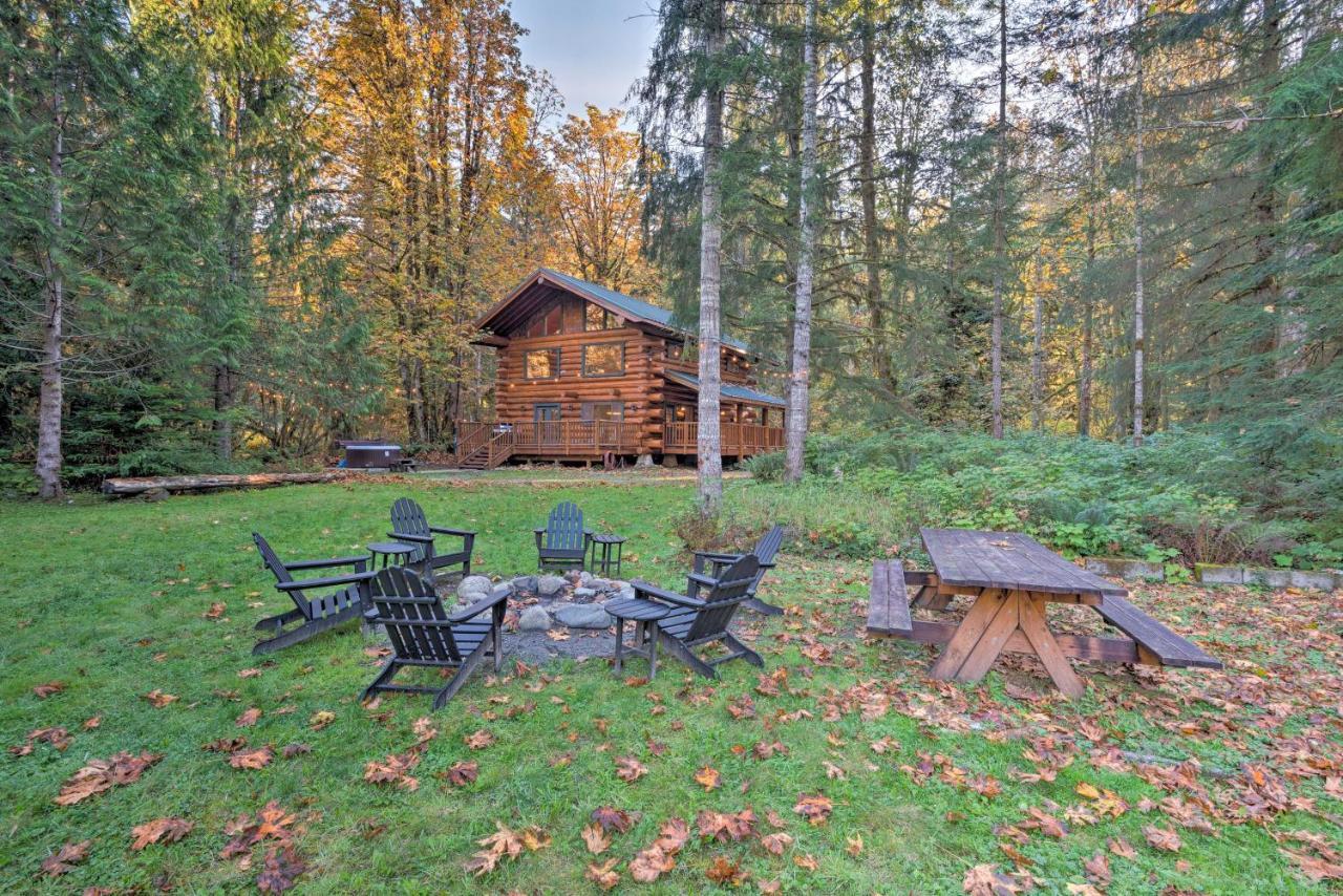 Riverfront Gold Bar Log Cabin Near Stevens Pass! Exterior photo