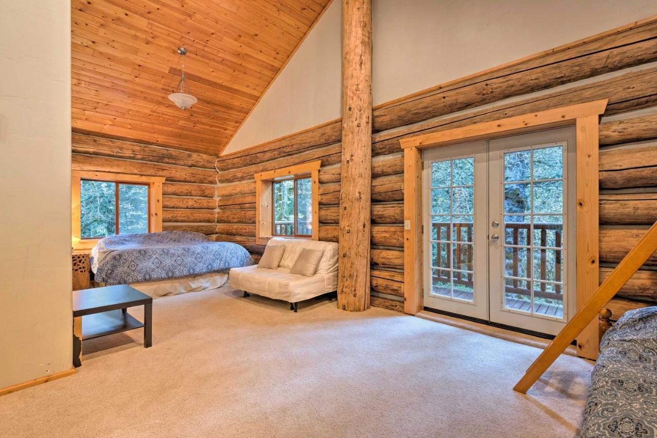 Riverfront Gold Bar Log Cabin Near Stevens Pass! Exterior photo
